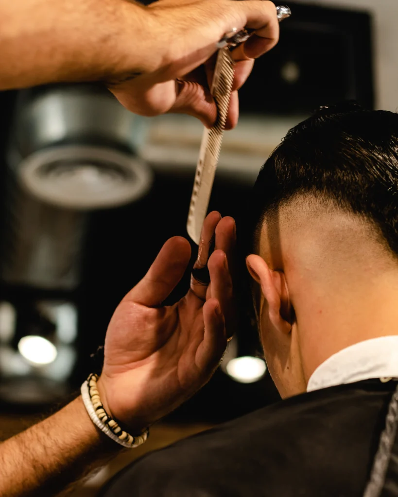 barber au salon des docks à Biarritz